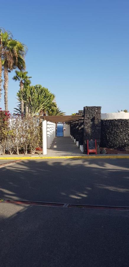 Playa Roca Bungalows Costa Teguise Exterior photo