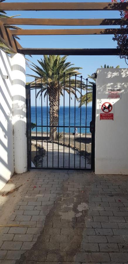 Playa Roca Bungalows Costa Teguise Exterior photo