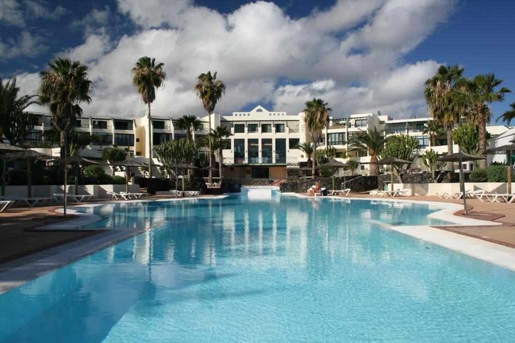 Playa Roca Bungalows Costa Teguise Exterior photo