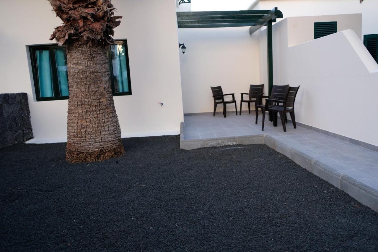 Playa Roca Bungalows Costa Teguise Exterior photo